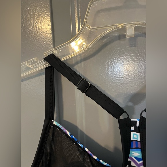 Grad Everest Swim Top - Picture 5 of 6